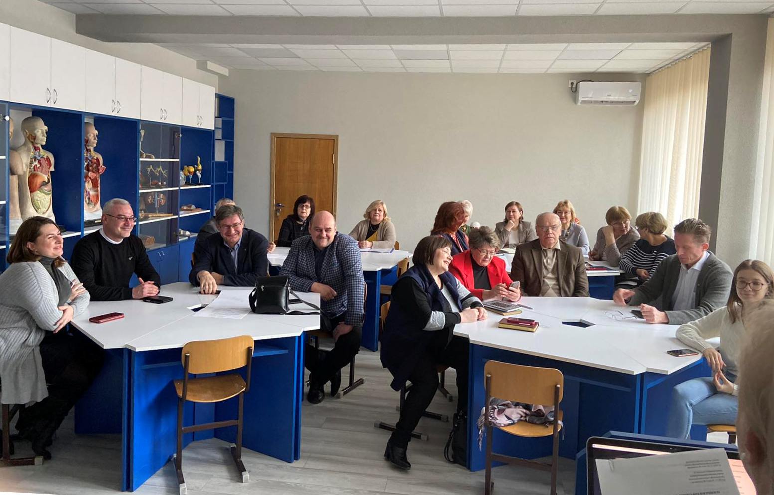 Дружня робоча атмосфера у колі однодумців